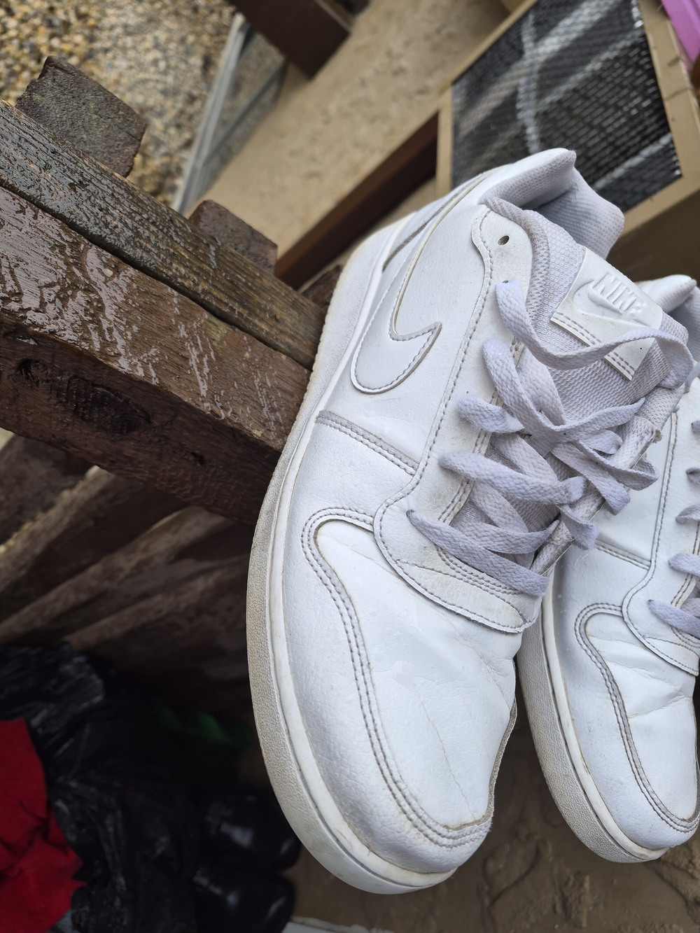Nike Men's White Low-Top Sneakers - Picture 5 of 6